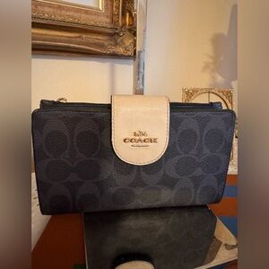 Coach Women's Wallet in Black and Tan